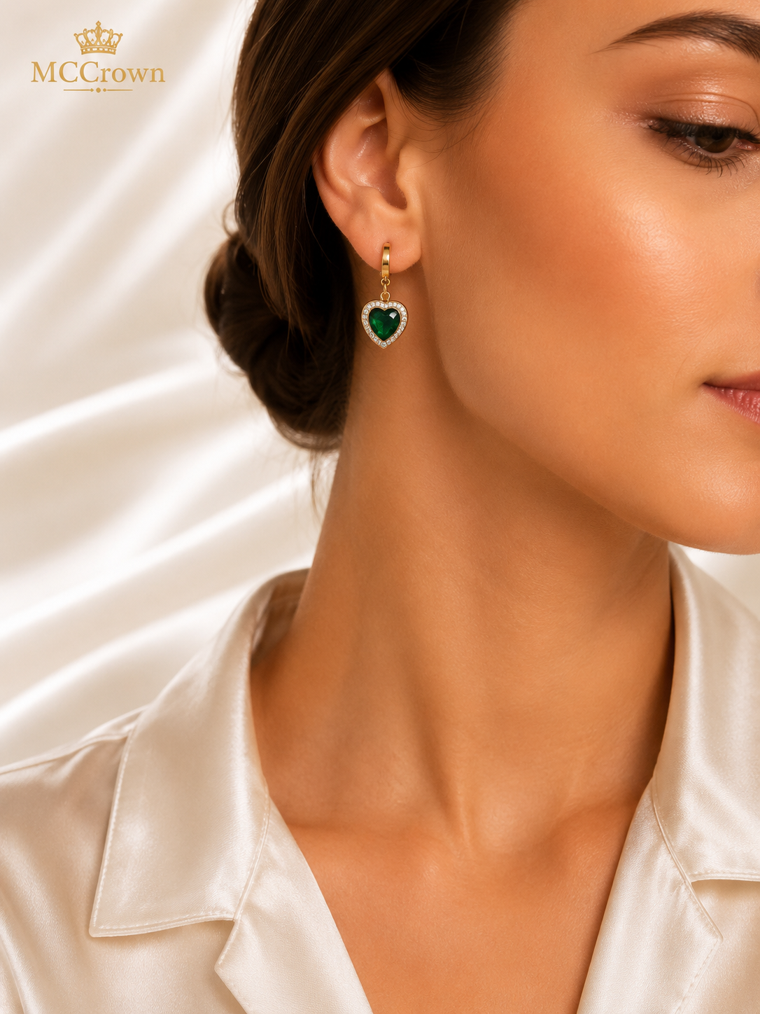 ✨ Emerald Heart Earrings✨